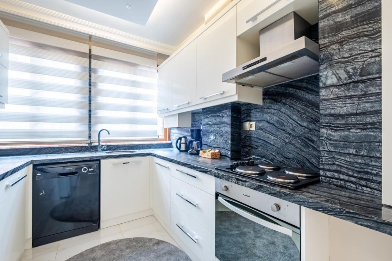 Captivating Flat With Balcony Near Besiktas Pier Leilighet Istanbul Eksteriør bilde