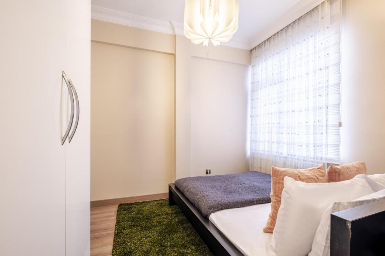 Captivating Flat With Balcony Near Besiktas Pier Leilighet Istanbul Eksteriør bilde
