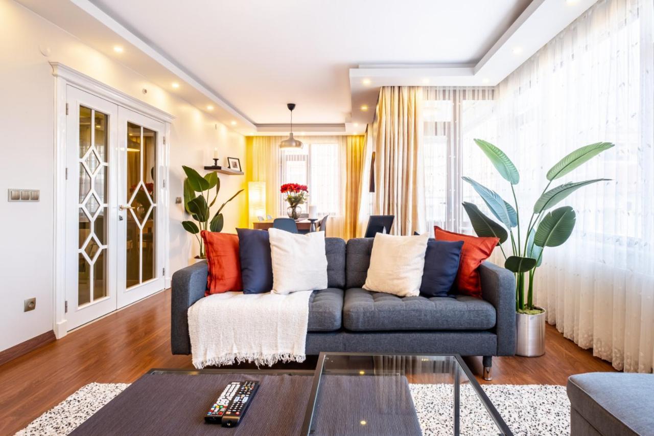 Captivating Flat With Balcony Near Besiktas Pier Leilighet Istanbul Eksteriør bilde